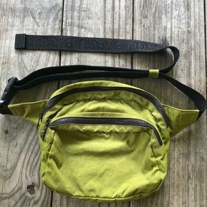 BAGGU green avocado fanny pack